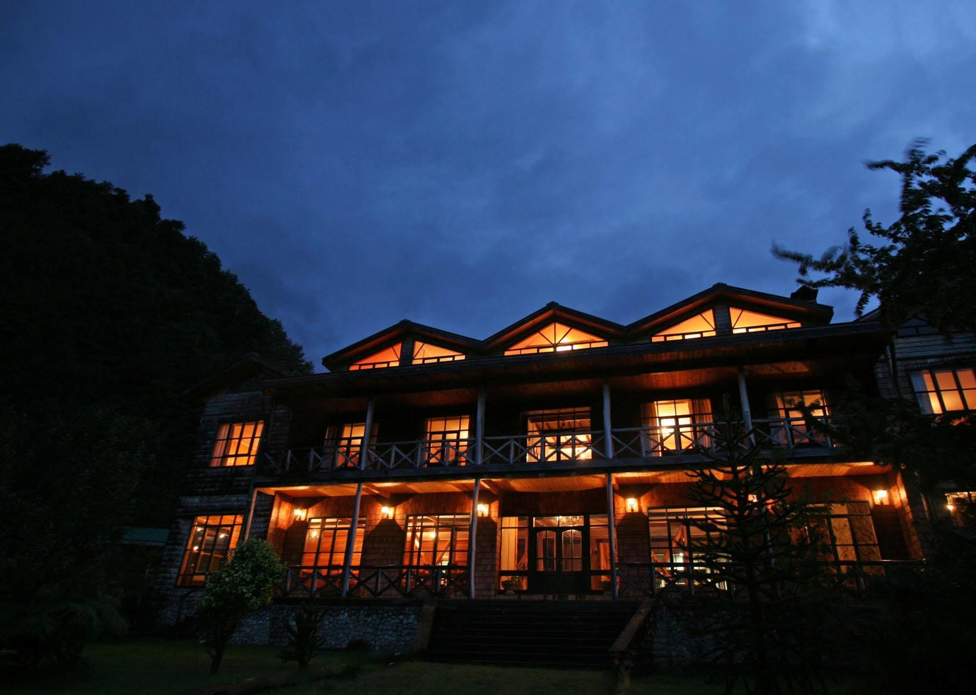 Mitico Puelo Lodge Las Gualas Exterior photo