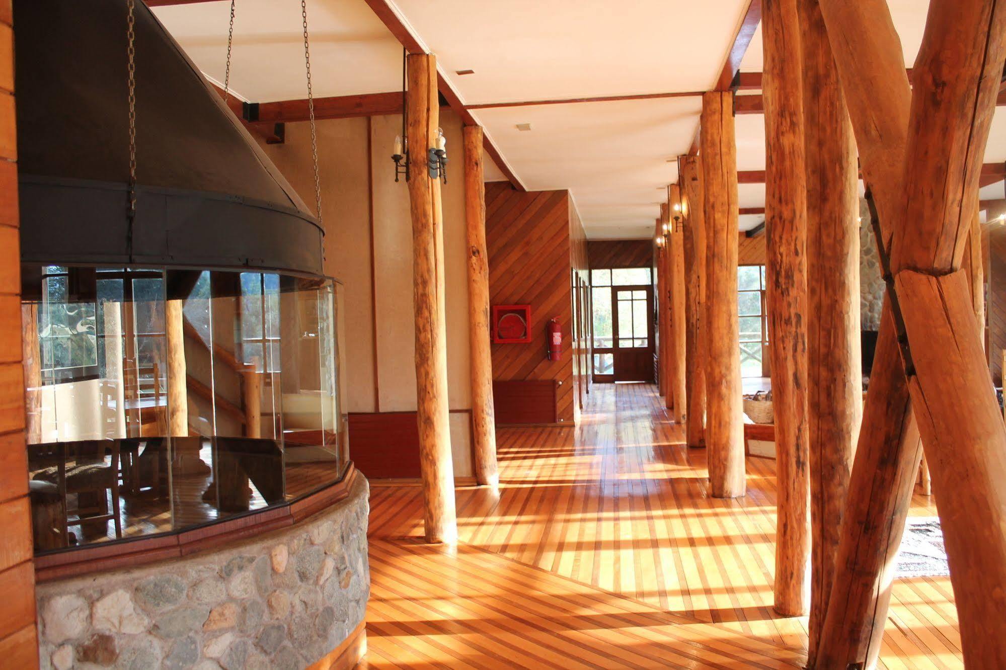 Mitico Puelo Lodge Las Gualas Exterior photo